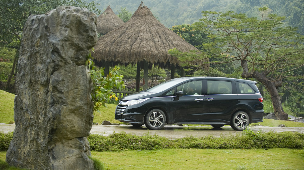 Honda Odyssey – Chuẩn mực mới cho xe gia đình tại Việt Nam Honda Odyssey 2016 (2).jpg