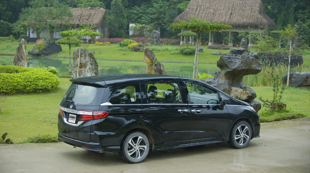 Honda Odyssey – Chuẩn mực mới cho xe gia đình tại Việt Nam Honda Odyssey 2016 (3).jpg