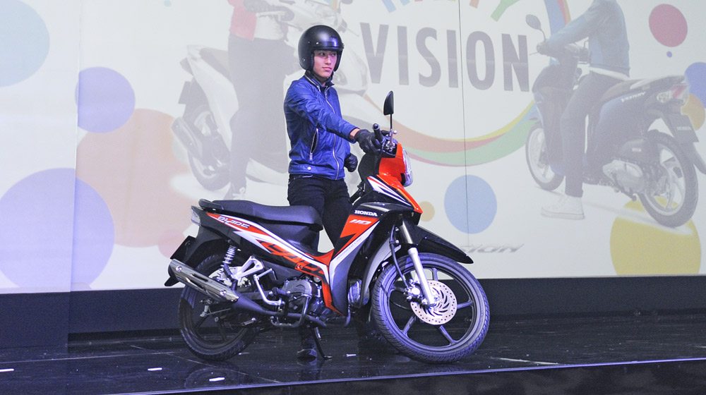 8 thương hiệu lớn quy tụ tại Triển lãm môtô, xe máy 2016 Honda-Blade-110-2014 (1).jpg