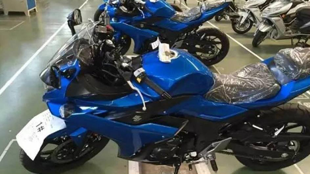 Suzuki chuẩn bị ra mắt Gixxer 250 Suzuki-Gixxer-250-side-spied.jpg