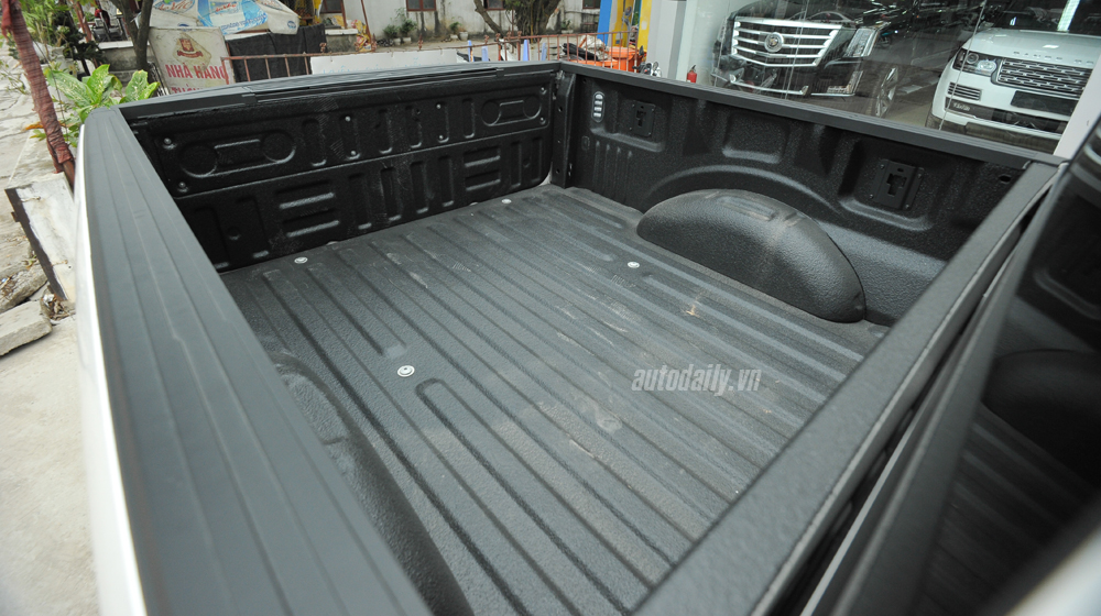 Cận cảnh cặp đôi Ford F-150 Platinum 2015 mới về Hà Nội FOrd F150 2015 (14).JPG