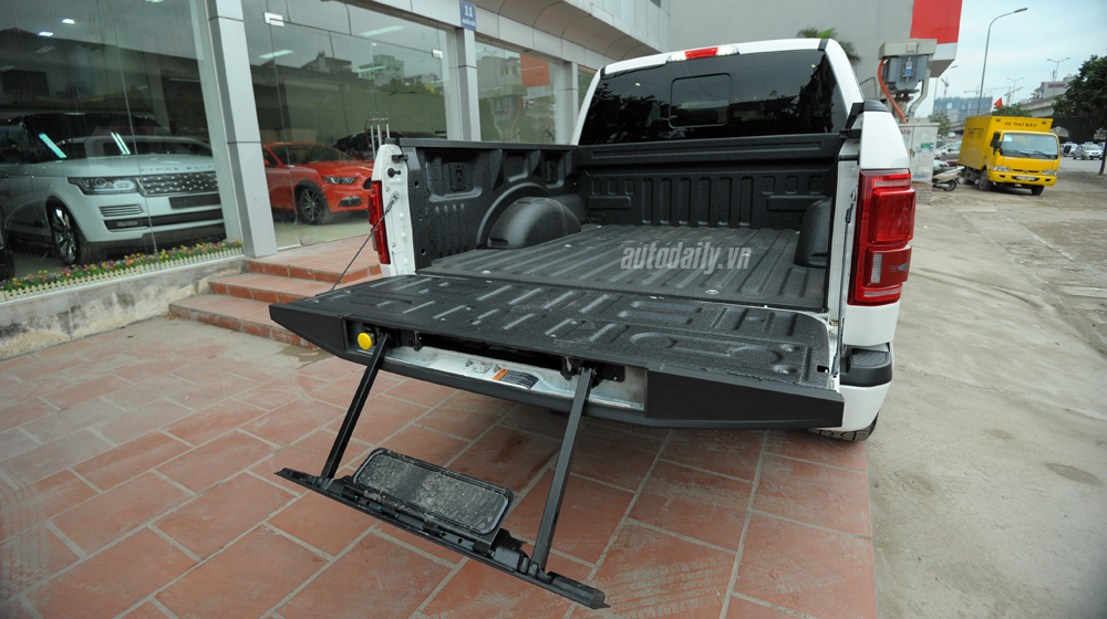 Cận cảnh cặp đôi Ford F-150 Platinum 2015 mới về Hà Nội FOrd F150 2015 (15).JPG