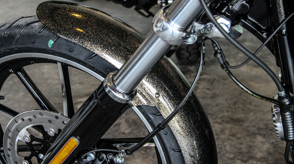 Harley-Davidson Breakout màu độc giá ngang Toyota Camry tại Việt Nam 1 Harley Davidson Breakout (5).JPG