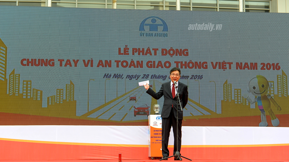 Khởi động chương trình “Toyota chung tay vì an toàn giao thông Việt Nam” An toan giao thong (5).jpg