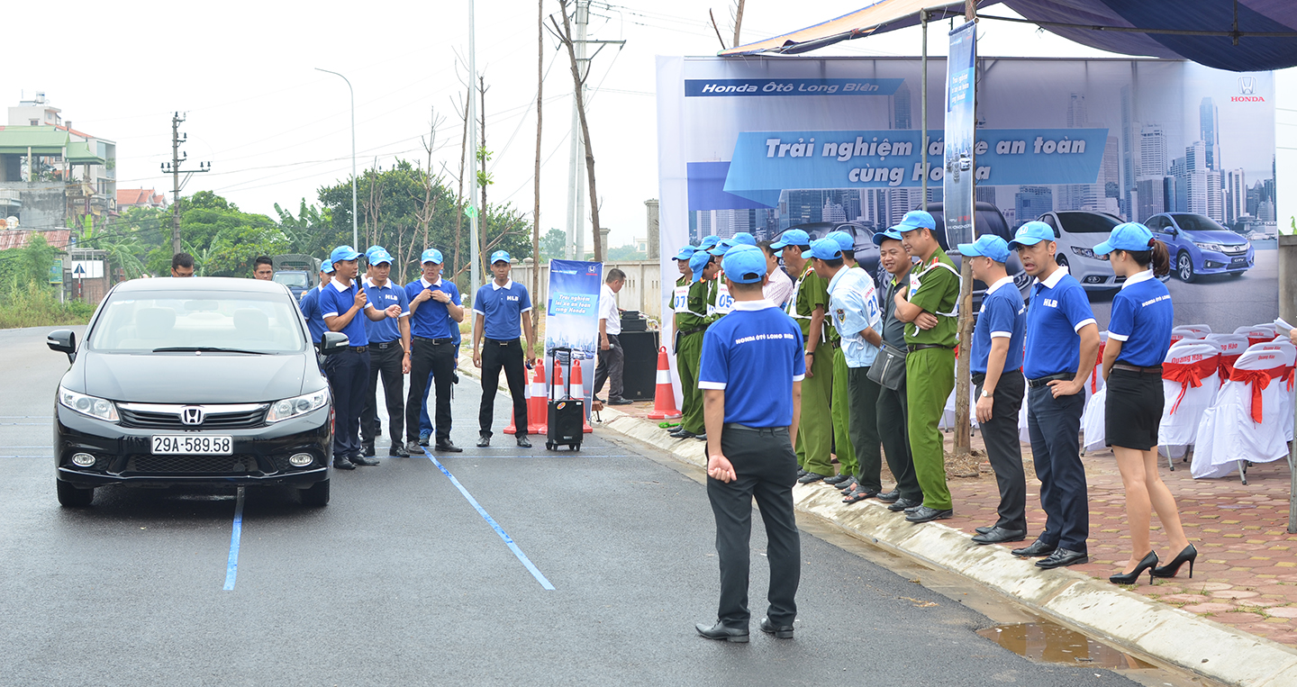 Nhìn lại hoạt động lái xe an toàn của Honda Việt Nam năm 2015 Honda_VN (1).JPG