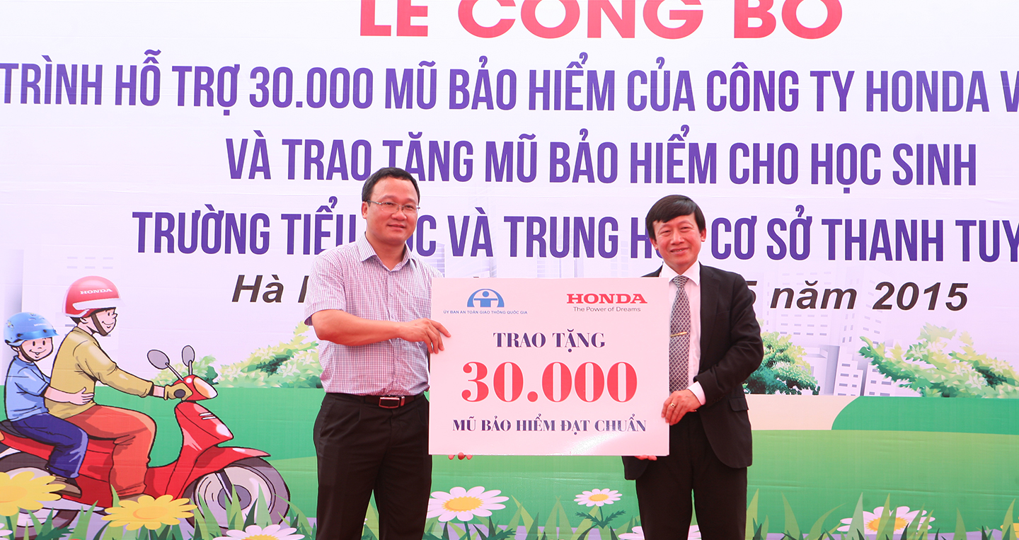 Nhìn lại hoạt động lái xe an toàn của Honda Việt Nam năm 2015 Honda_VN (4).JPG