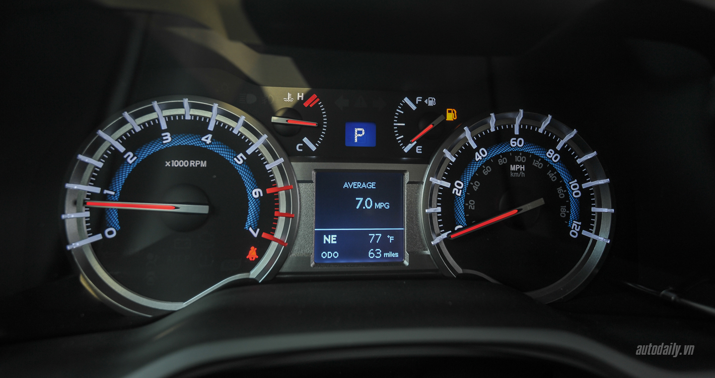 Ảnh chi tiết Toyota 4Runner SR5 2016 tại Hà Nội toyota 4runner 2016 (36).JPG