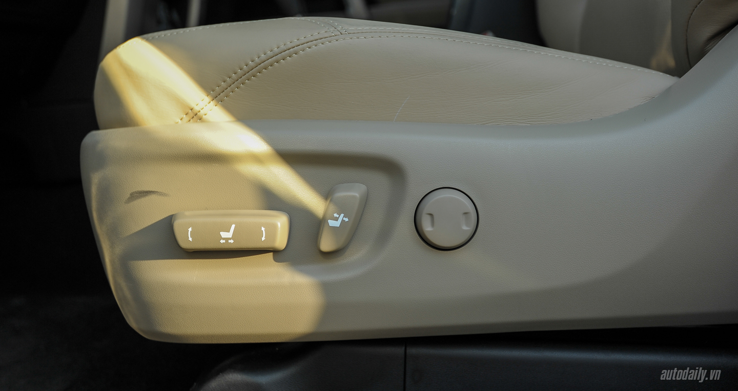 Ảnh chi tiết Toyota 4Runner SR5 2016 tại Hà Nội toyota 4runner 2016 (38).JPG