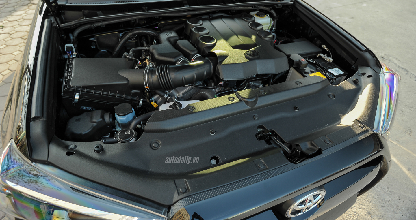 Toyota 4Runner SR5 2016 đầu tiên về Việt Nam, giá hơn 2,8 tỷ đồng toyota 4runner 2016 (40).JPG