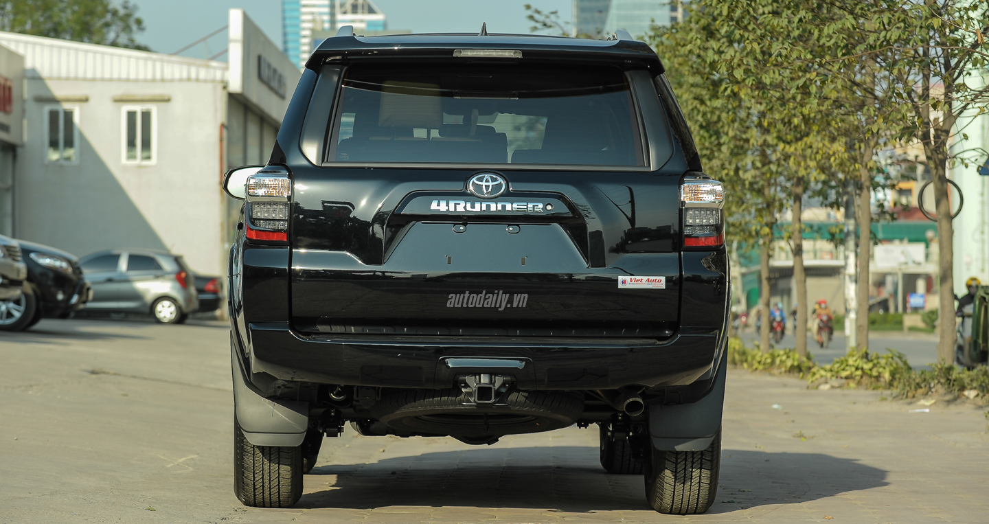 Toyota 4Runner SR5 2016 đầu tiên về Việt Nam, giá hơn 2,8 tỷ đồng toyota 4runner 2016 (9).jpg