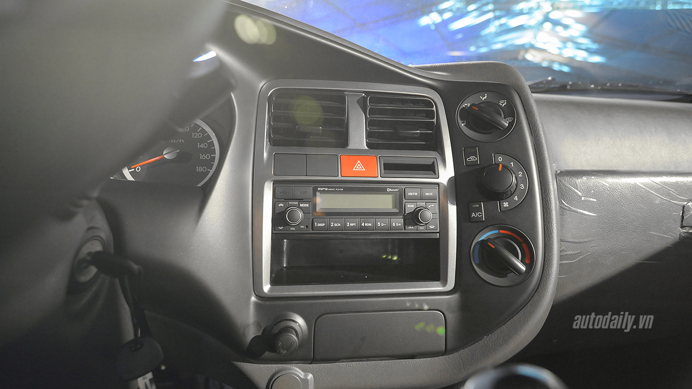 Giá từ 325 triệu đồng, xe tải nhỏ của Hyundai có gì hấp dẫn tài xế Việt? H100 (24).JPG