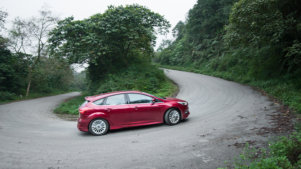 Đánh giá Focus mới – “Vũ khí sắc lẹm” của Ford ford-focus.JPG