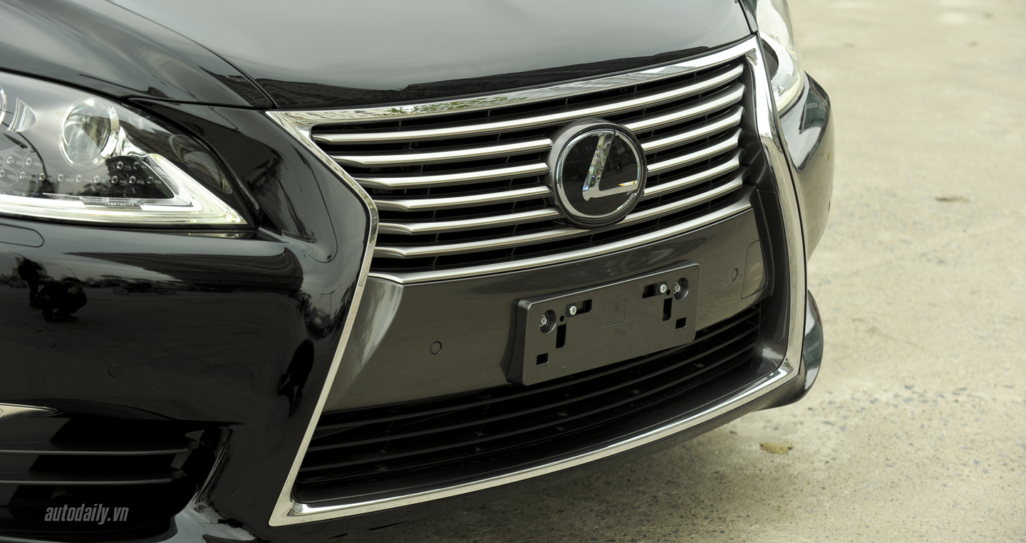 Chi tiết ngoại thất Lexus LS460L 2016 Lexus LS460L 2016 (18).jpg