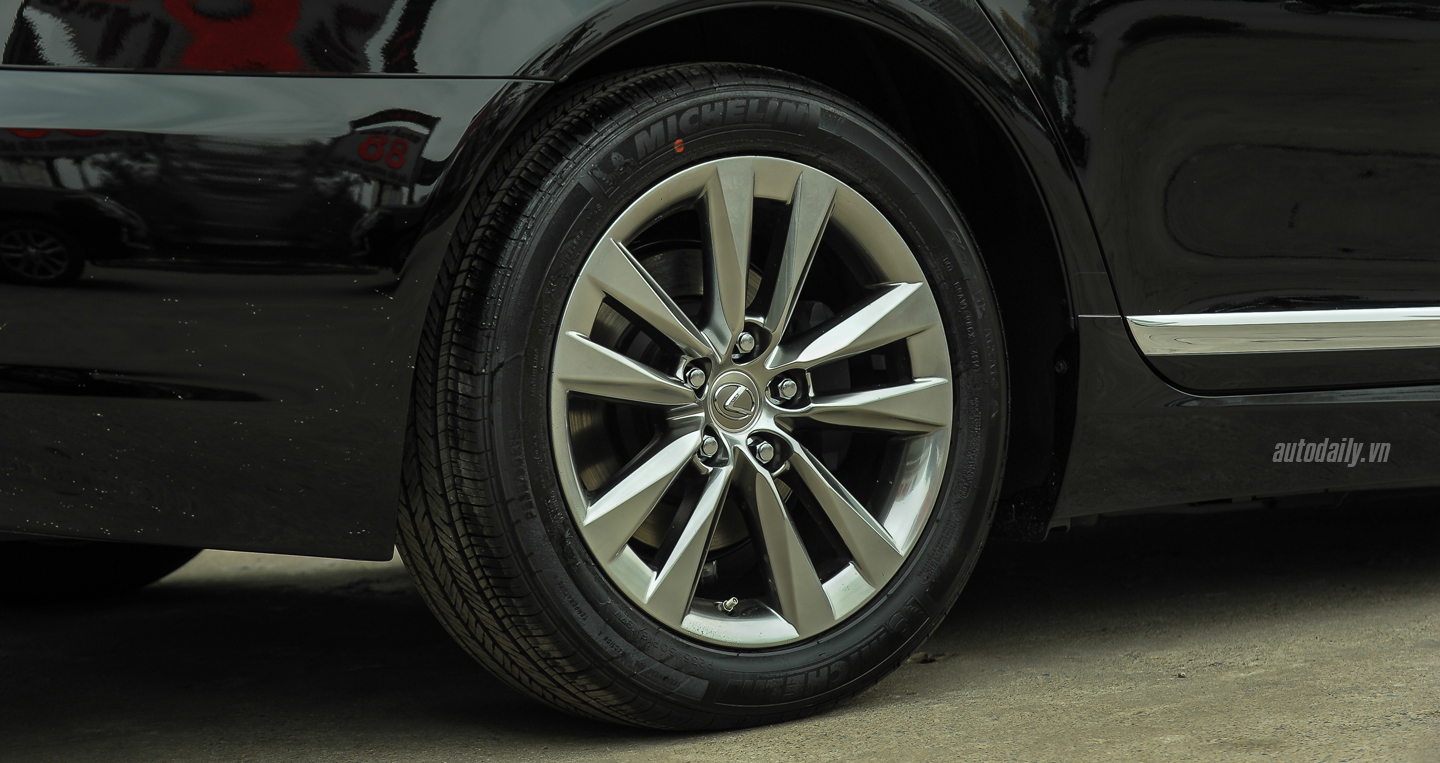 Chi tiết ngoại thất Lexus LS460L 2016 Lexus LS460L 2016 (27).jpg