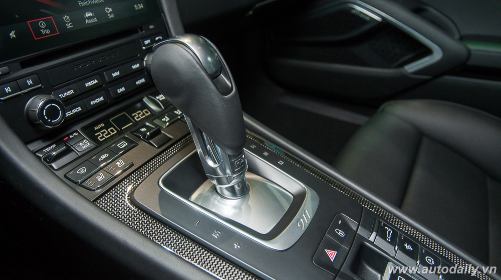 Tìm hiểu Porsche 911 Turbo S giá 14,5 tỷ đồng tại Việt Nam Porsche_911_Turbo_S (37).jpg