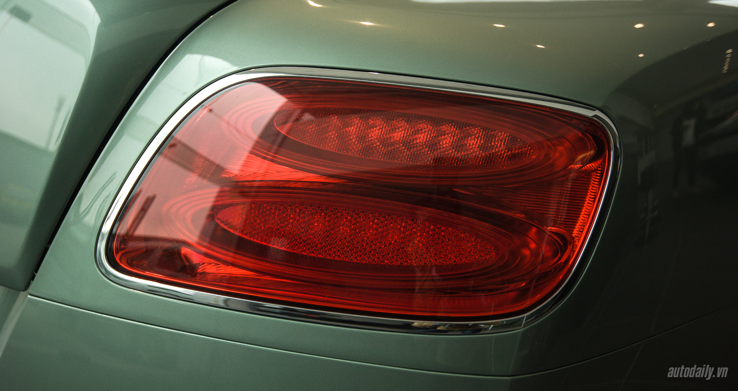 Ảnh chi tiết Bentley Continental GT V8 màu độc tại Việt Nam bentley Continental GT V8 (12).jpg