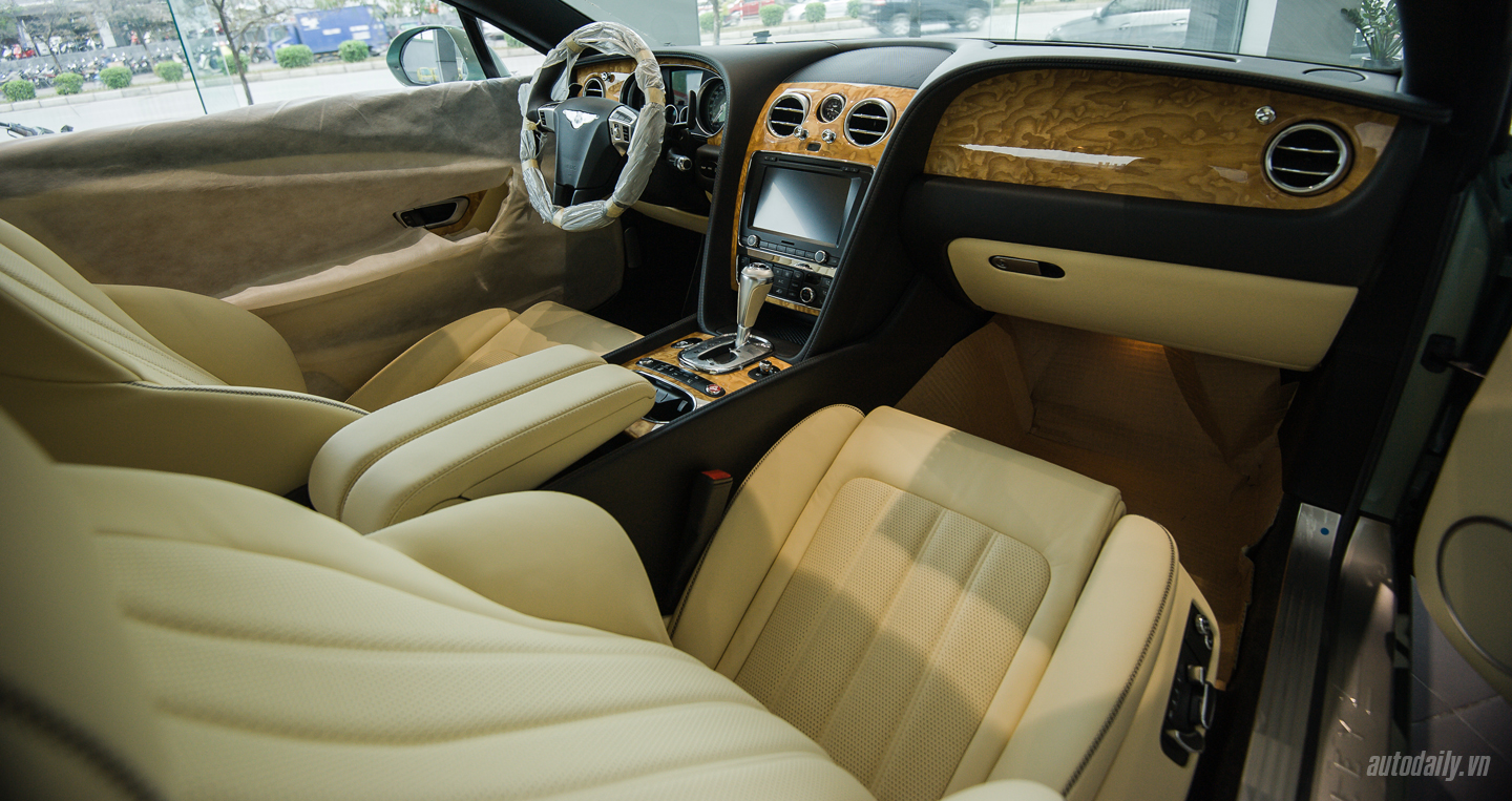 Ảnh chi tiết Bentley Continental GT V8 màu độc tại Việt Nam bentley Continental GT V8 (14).jpg