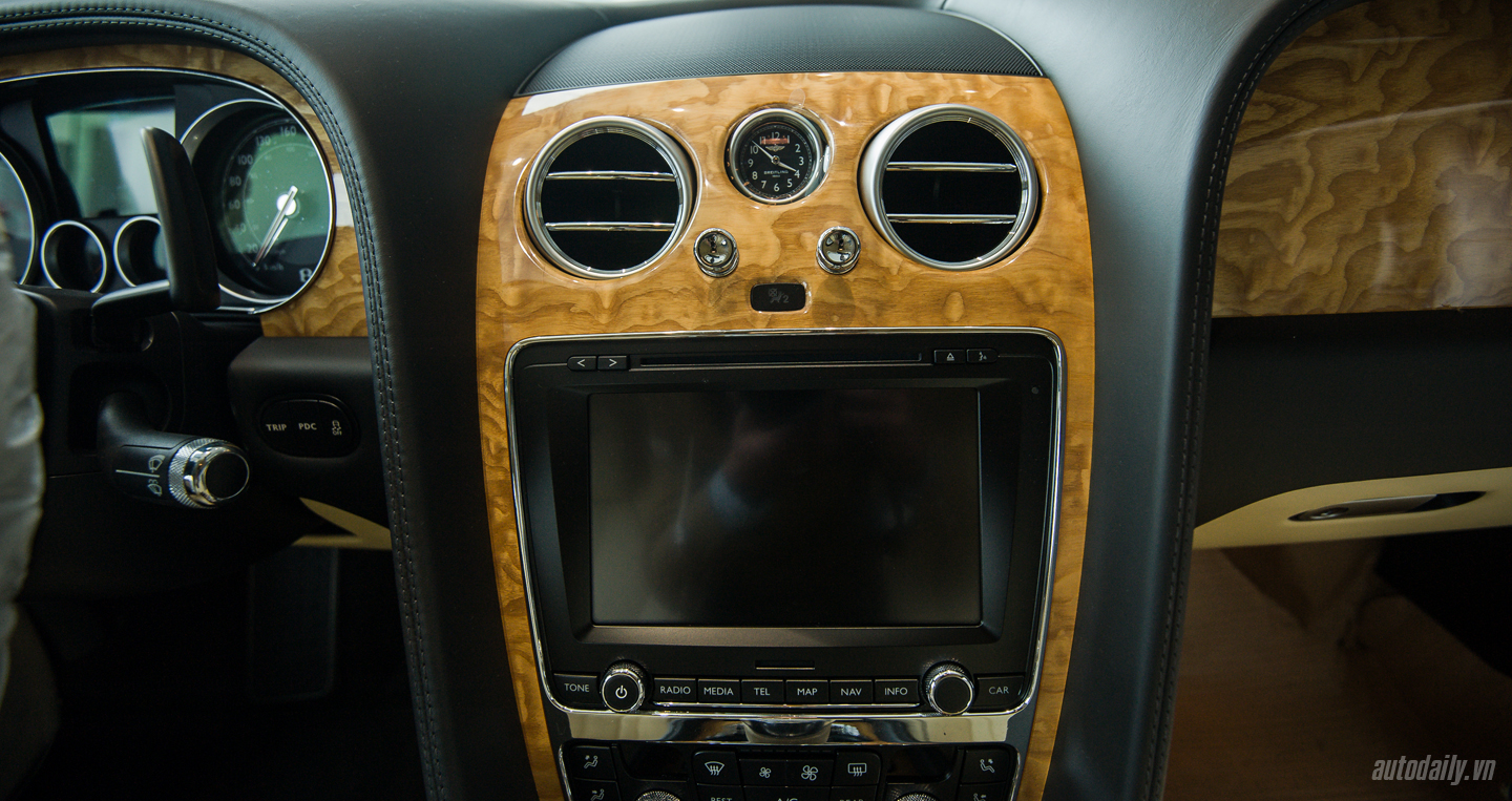 Ảnh chi tiết Bentley Continental GT V8 màu độc tại Việt Nam bentley Continental GT V8 (19).jpg