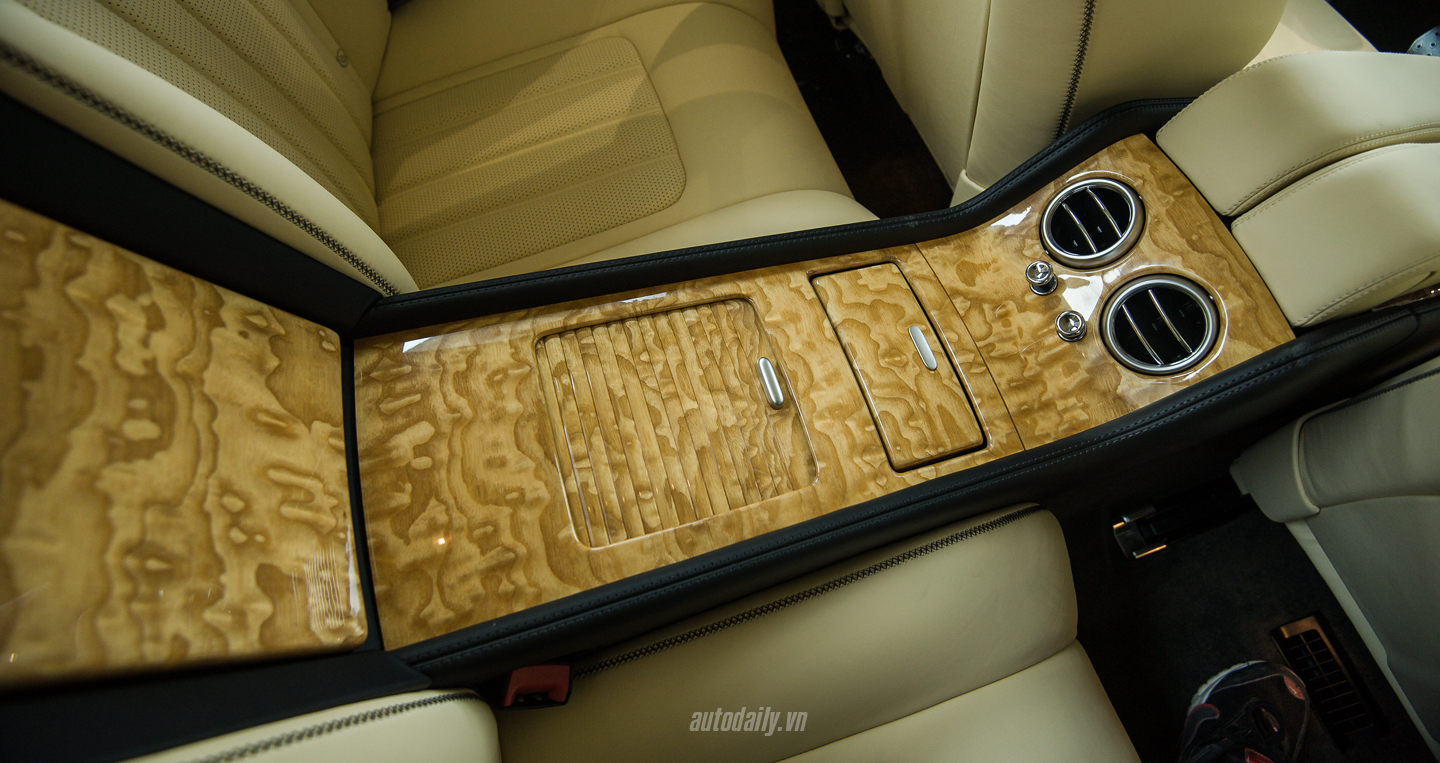 Ảnh chi tiết Bentley Continental GT V8 màu độc tại Việt Nam bentley Continental GT V8 (21).jpg