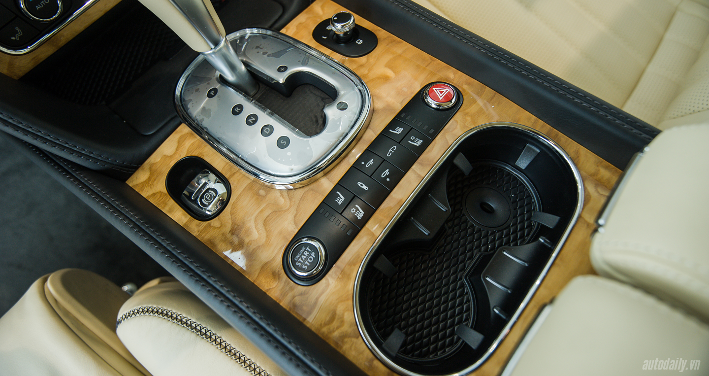 Ảnh chi tiết Bentley Continental GT V8 màu độc tại Việt Nam bentley Continental GT V8 (27).jpg