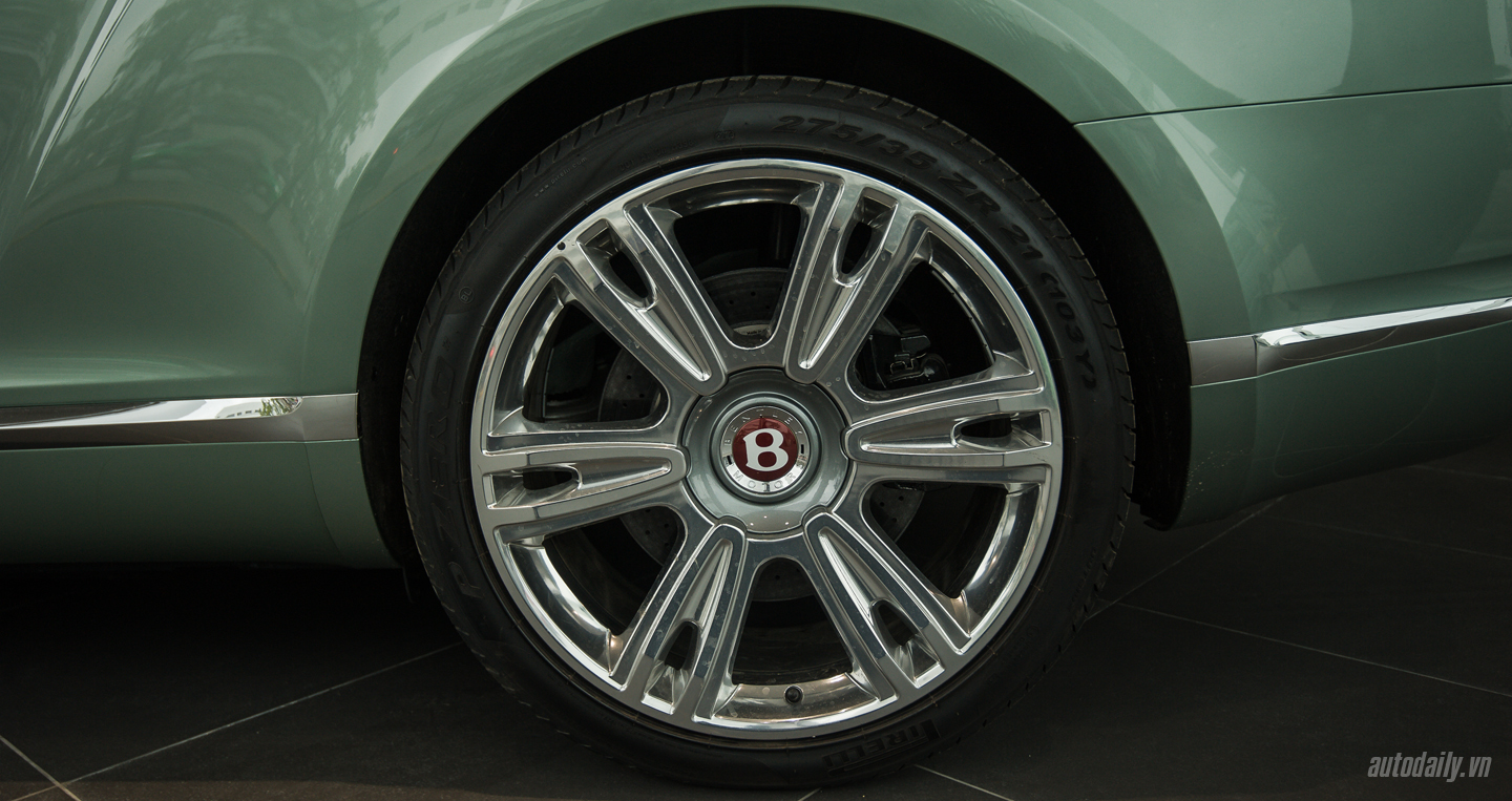 Ảnh chi tiết Bentley Continental GT V8 màu độc tại Việt Nam bentley Continental GT V8 (9).jpg