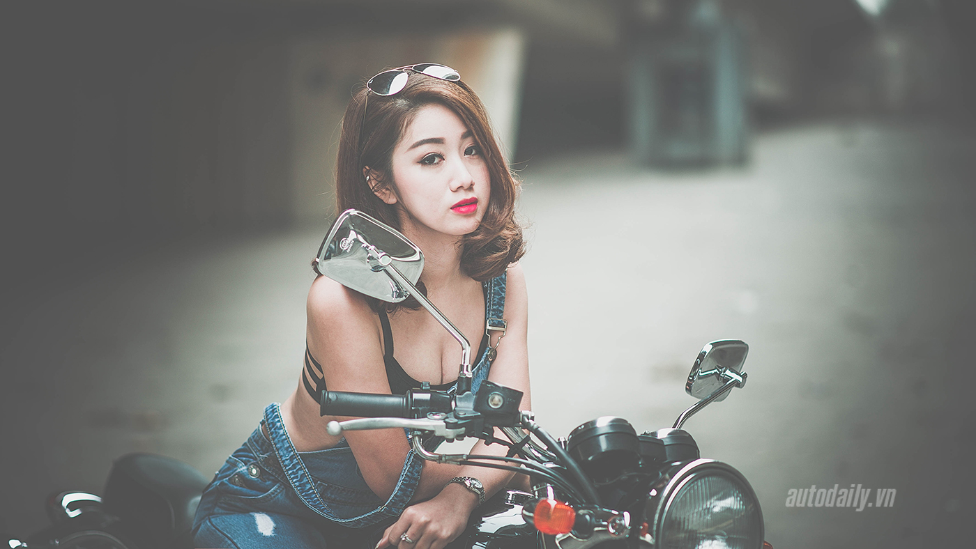 Thiếu nữ Hà Thành quyến rũ bên Kawasaki Estrella 250 Kawasaki Estrella) (10).jpg