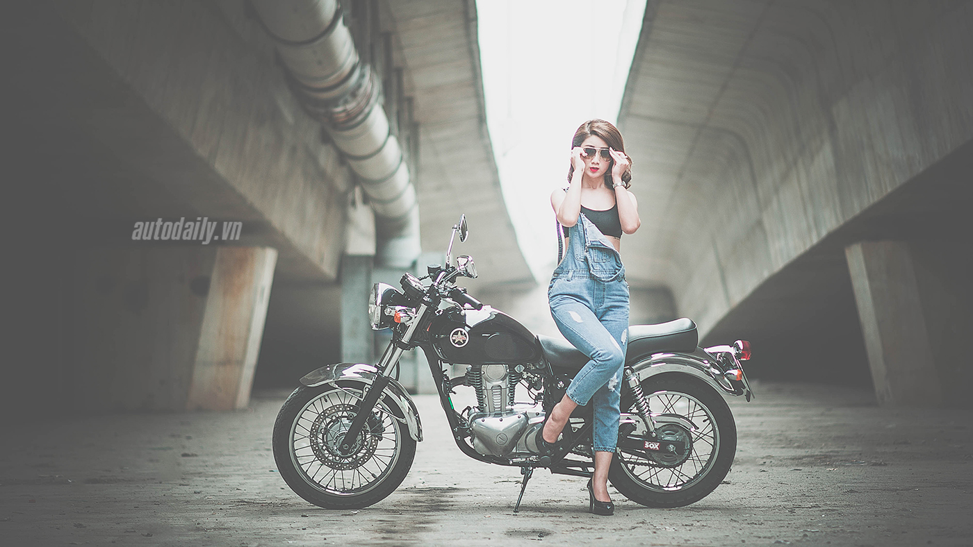 Thiếu nữ Hà Thành quyến rũ bên Kawasaki Estrella 250 Kawasaki Estrella) (2).jpg