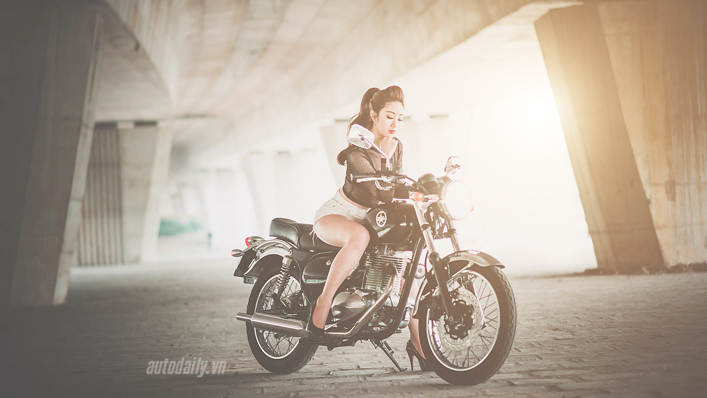 Thiếu nữ Hà Thành quyến rũ bên Kawasaki Estrella 250 Kawasaki Estrella) (20).jpg