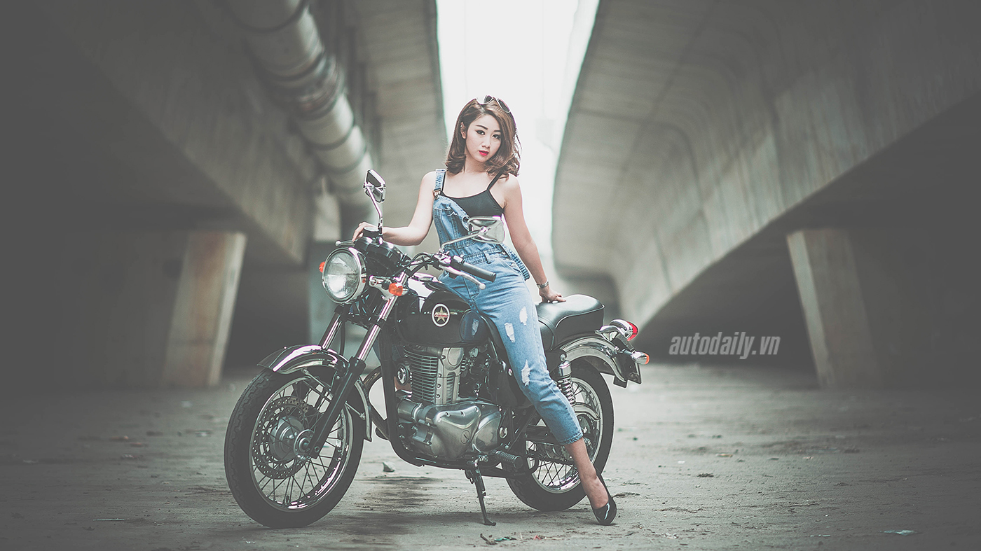 Thiếu nữ Hà Thành quyến rũ bên Kawasaki Estrella 250 Kawasaki Estrella) (6).jpg