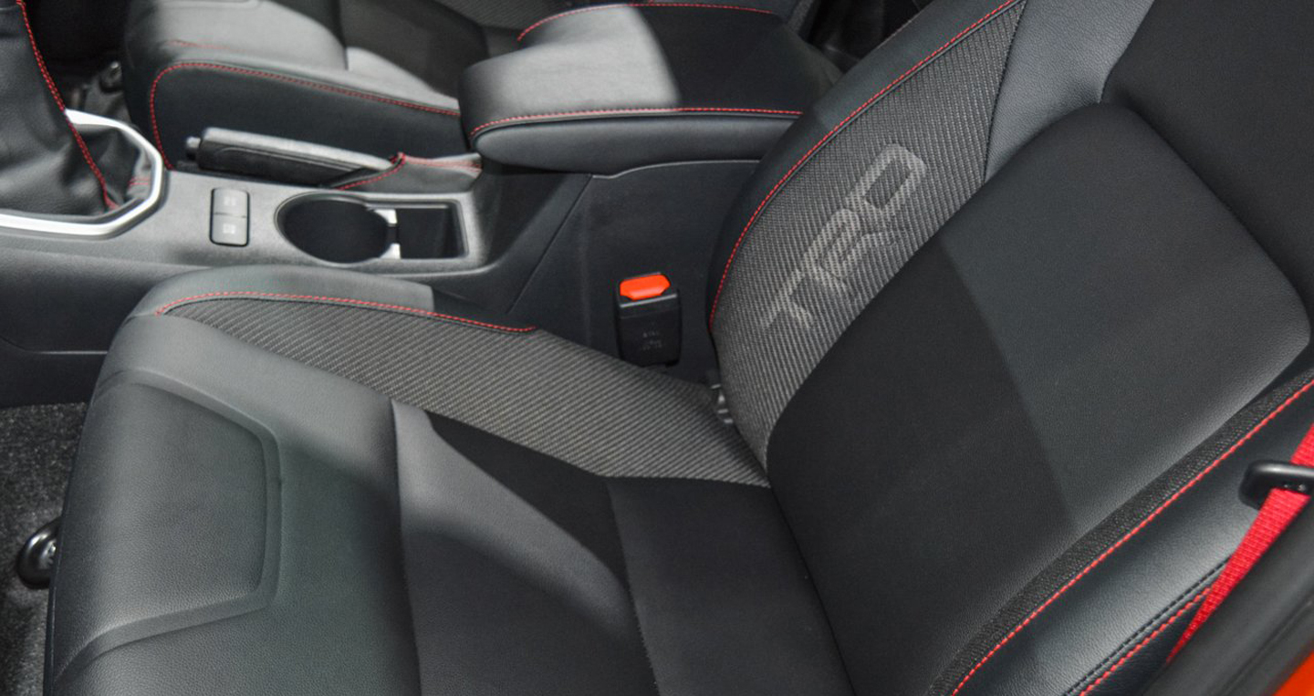Ảnh chi tiết Toyota Hilux Revo TRD Sportivo 2016 2016-Toyota-Hilux-Revo-TRD-Sportivo-front-passanger-seat-at-2016-BIMS copy.JPG