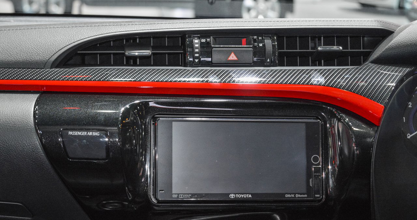 Ảnh chi tiết Toyota Hilux Revo TRD Sportivo 2016 2016-Toyota-Hilux-Revo-TRD-Sportivo-infotainment-system-at-2016-BIMS copy.JPG