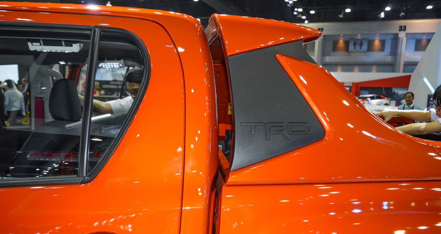 Ảnh chi tiết Toyota Hilux Revo TRD Sportivo 2016 2016-Toyota-Hilux-Revo-TRD-Sportivo-quarter-panel-at-2016-BIMS copy.JPG