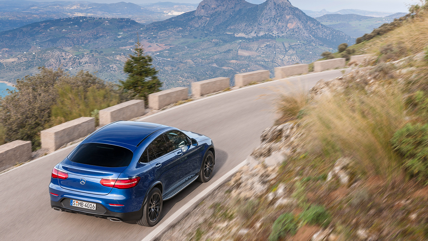 Mercedes-Benz GLC Coupe 2017 chính thức lộ diện 2017-Mercedes-Benz-GLC-Coupe-rear-three-quarter-in-motion-02.jpg