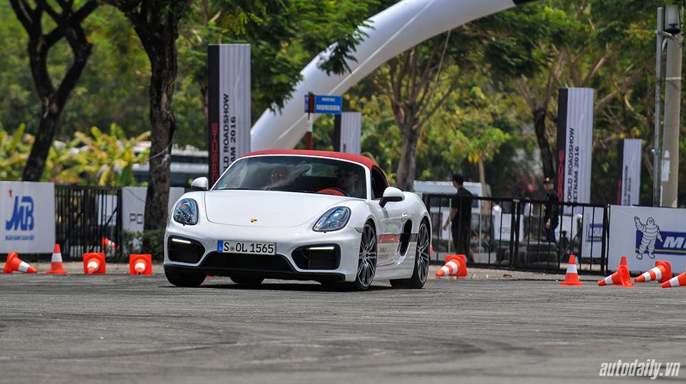 Toàn cảnh Porsche World Roadshow 2016 tại Sài Gòn Porsche (5).jpg