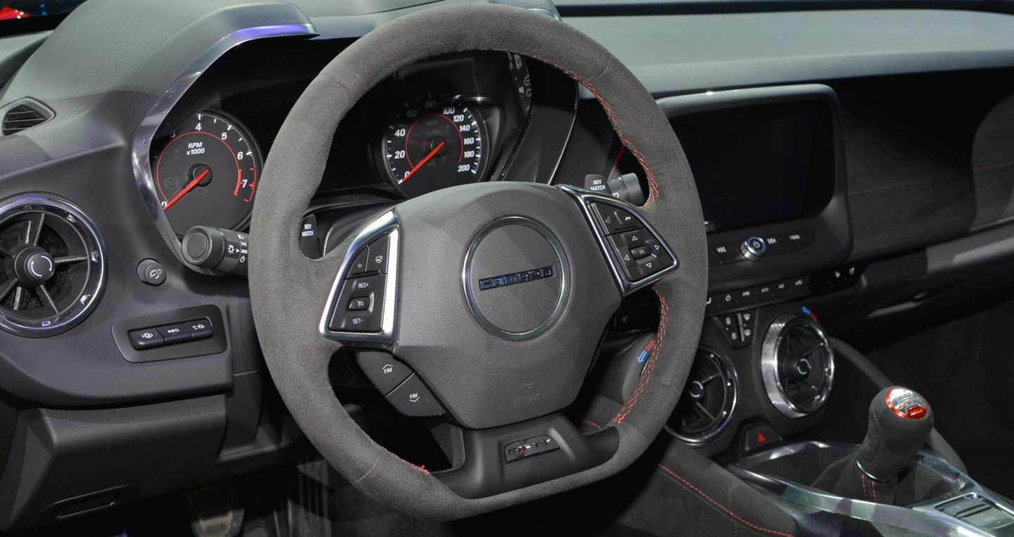 Cận cảnh Chevrolet Camaro ZL1 2017 “bằng xương, bằng thịt” Camaro ZL1 (1).jpg