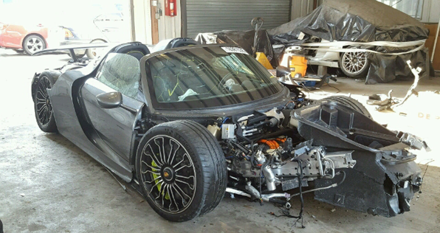 Siêu phẩm Porsche 918 Spyder “nát bét” giá 78.000 USD Porsche-918-1 copy.JPG