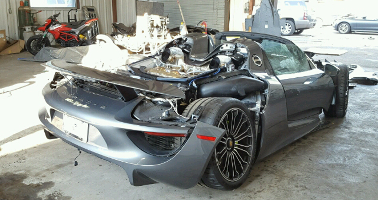 Siêu phẩm Porsche 918 Spyder “nát bét” giá 78.000 USD Porsche-918-4 copy.JPG