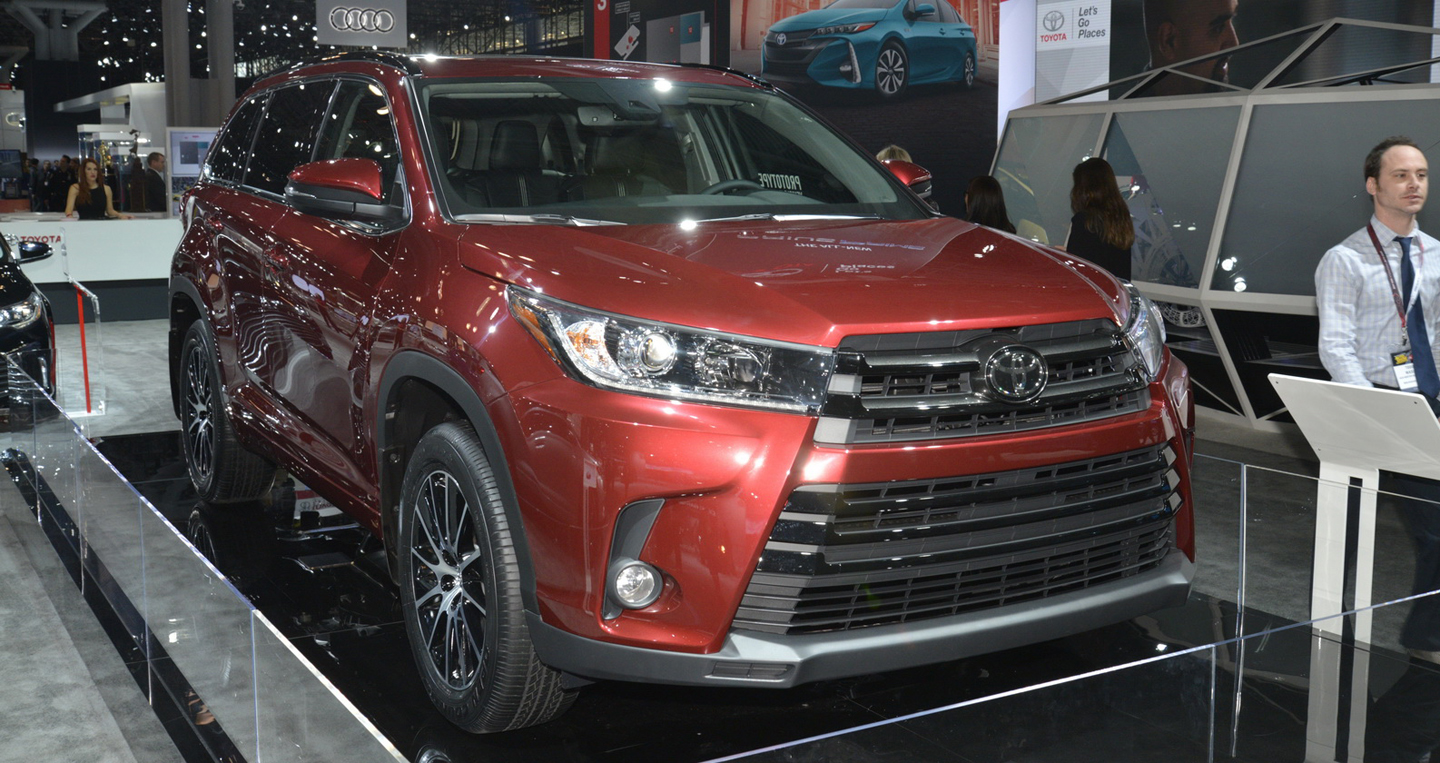 Loạt xe “hot” vừa ra mắt tại triển lãm New York 2016 2017-ToyotaHighlander-06 copy.JPG