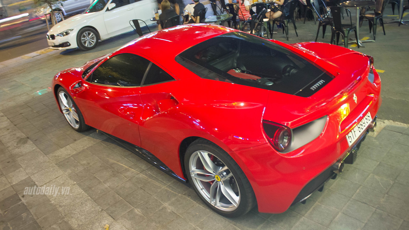 Ngắm “ngựa chồm” Ferrari 488 GTB đỏ rực trên phố Sài Gòn 488 GTB (8).jpg