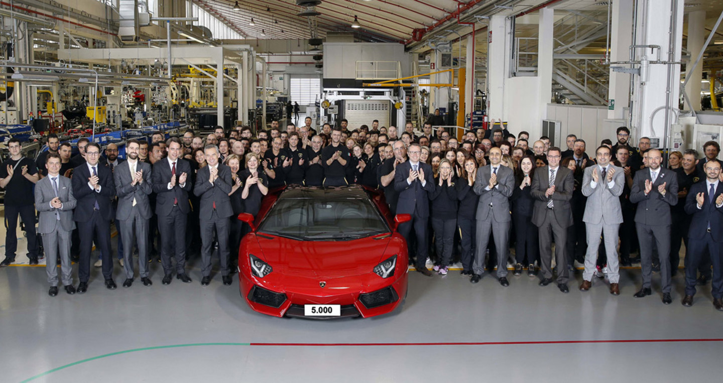 3 siêu xe Lamborghini Aventador đến tay khách hàng mỗi ngày Lamborghini-Aventador-01.jpg