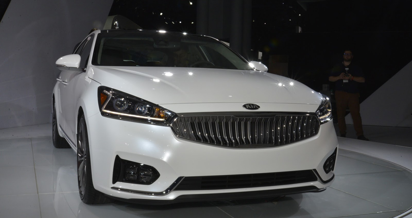 Loạt xe “hot” vừa ra mắt tại triển lãm New York 2016 kia-cadenza-livepics-ny-2016-8.jpg