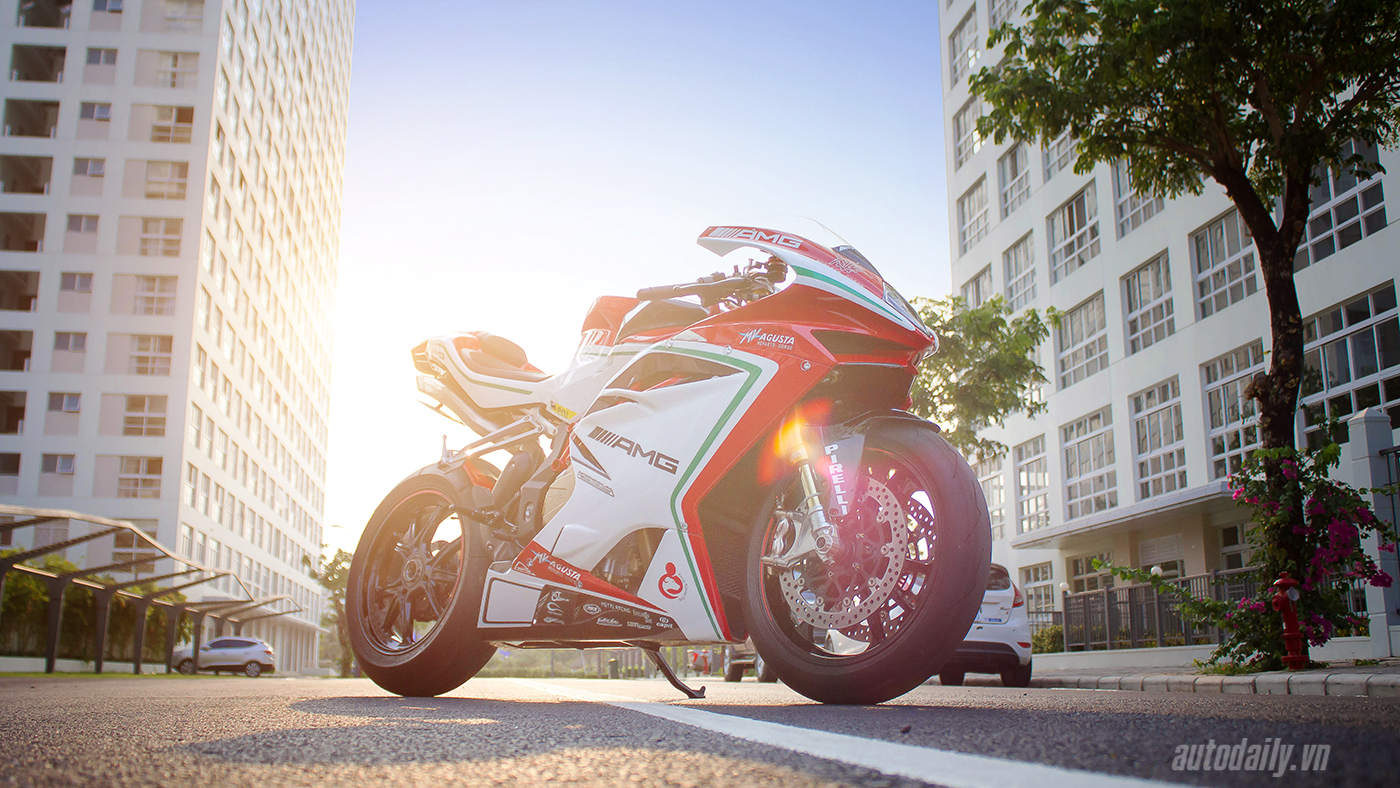 Cận cảnh “siêu phẩm đường phố” MV Agusta F4 RC tại Việt Nam MV Agusta F4 RC (32).jpg