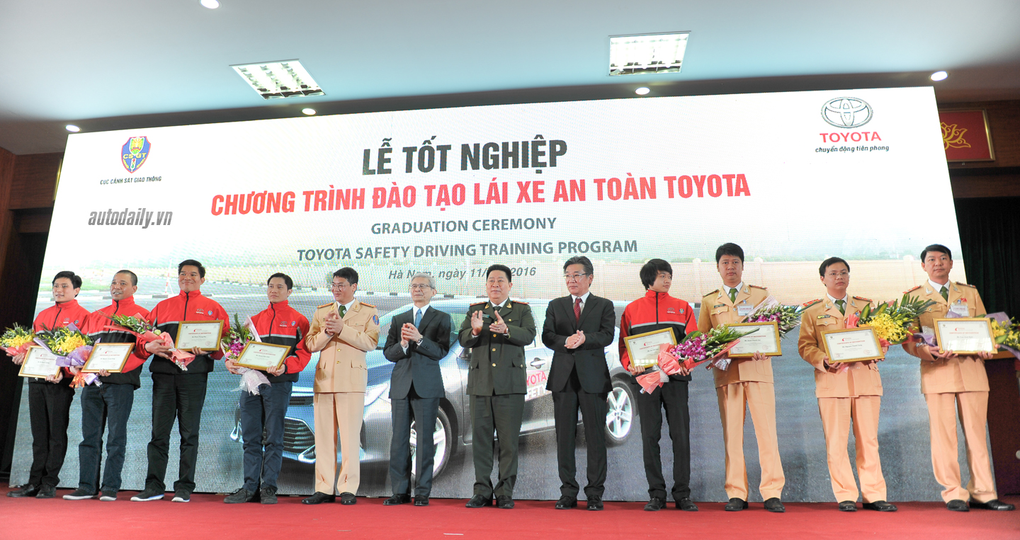 Lãnh đạo tập đoàn Toyota: 