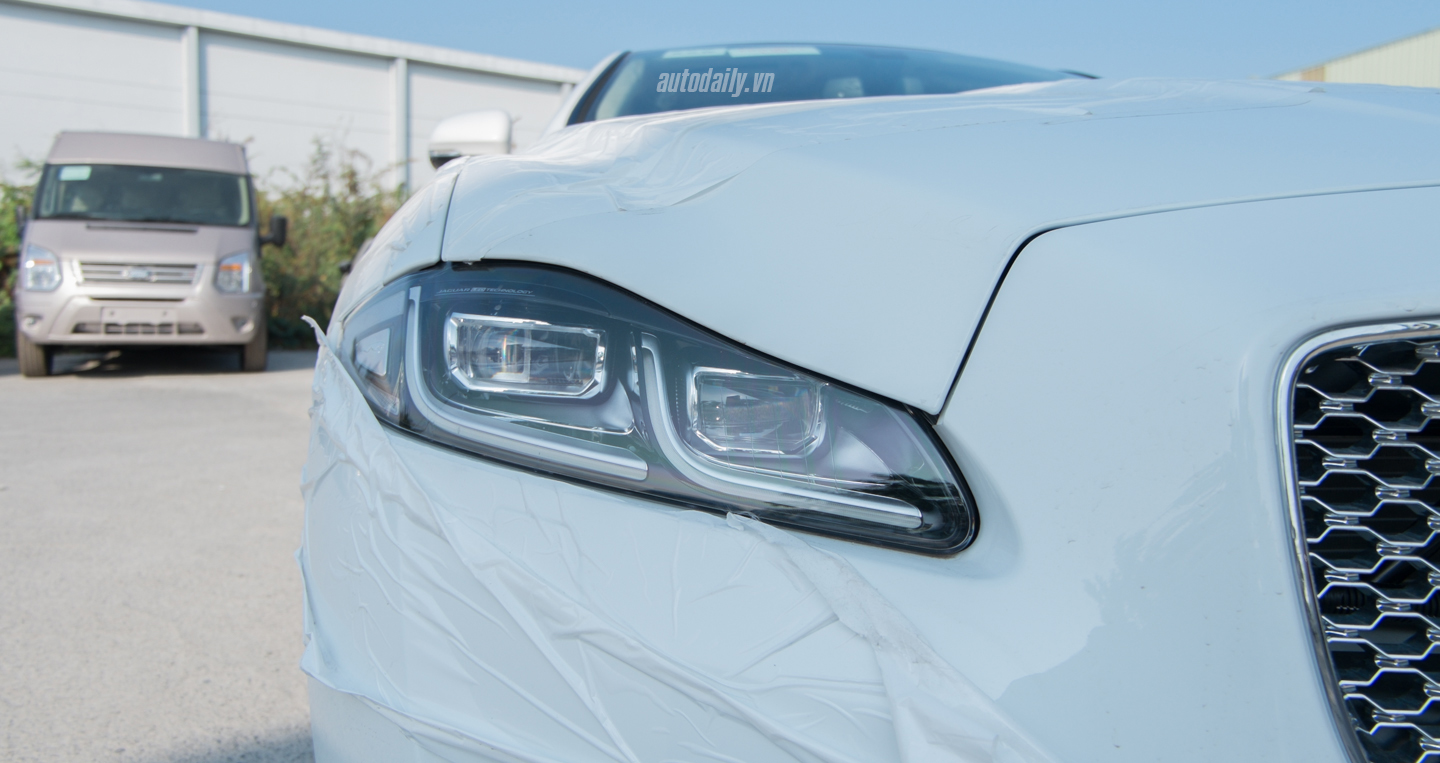 Ảnh Jaguar XJL Portfolio 2016 đầu tiên về Việt Nam Jaguar_XJL_2016 (1).jpg