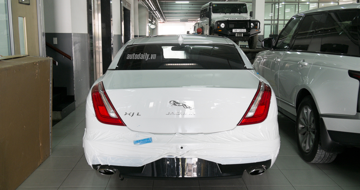 Ảnh Jaguar XJL Portfolio 2016 đầu tiên về Việt Nam Jaguar_XJL_2016 (2).jpg