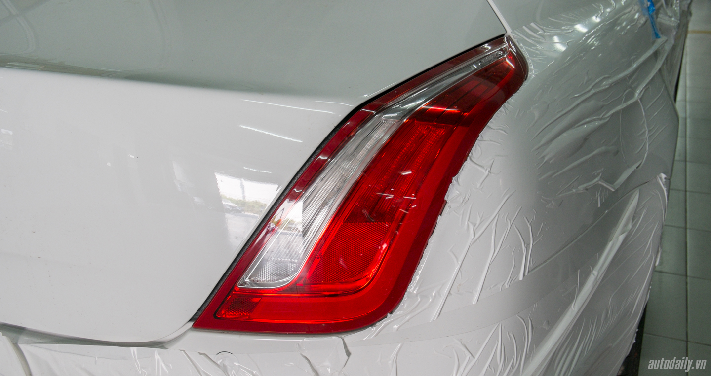 Ảnh Jaguar XJL Portfolio 2016 đầu tiên về Việt Nam Jaguar_XJL_2016 (3).jpg