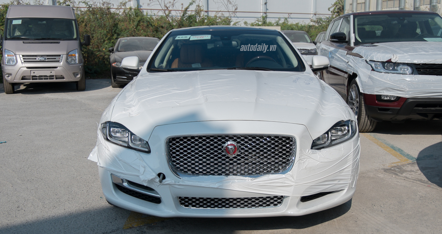 Ảnh Jaguar XJL Portfolio 2016 đầu tiên về Việt Nam Jaguar_XJL_2016 (5).jpg