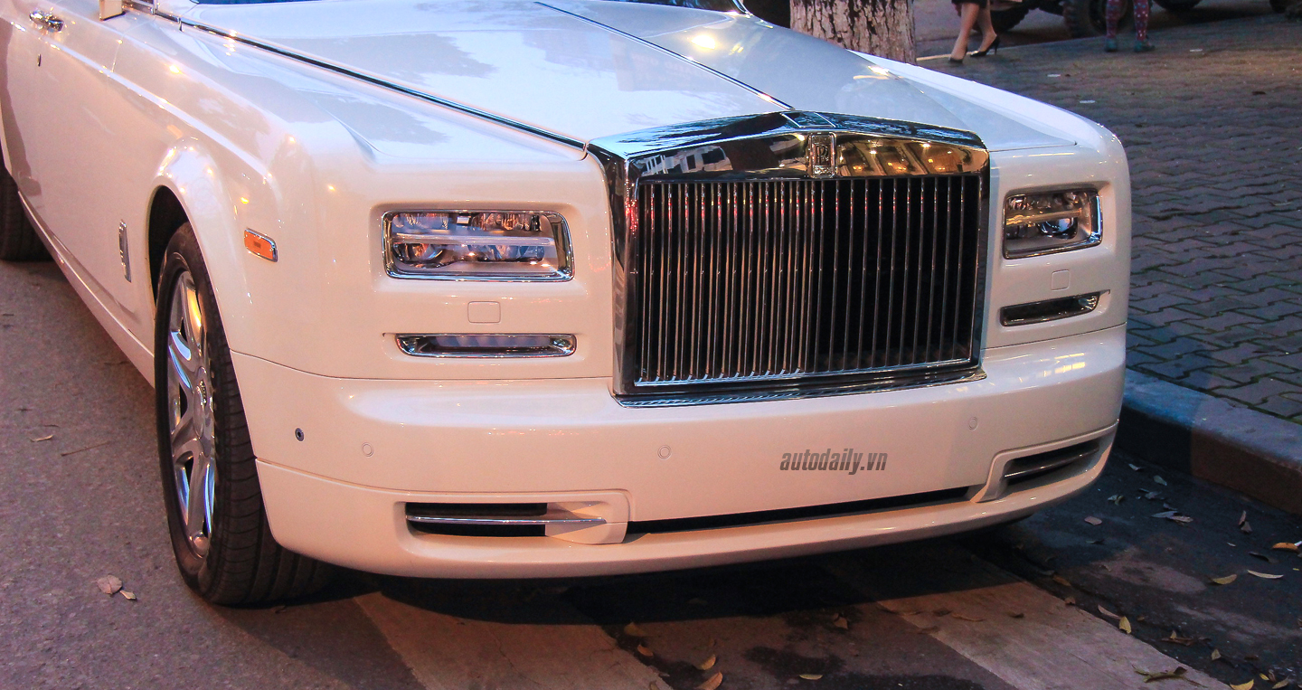 Ảnh chi tiết Rolls-Royce Phantom Series II EWB trắng tại Việt Nam phantom series II (13).jpg
