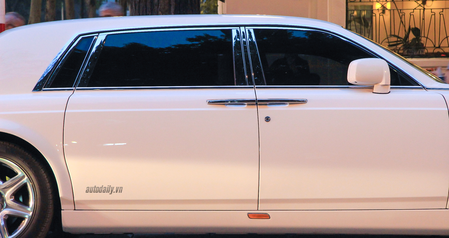 Ảnh chi tiết Rolls-Royce Phantom Series II EWB trắng tại Việt Nam phantom series II (14).jpg