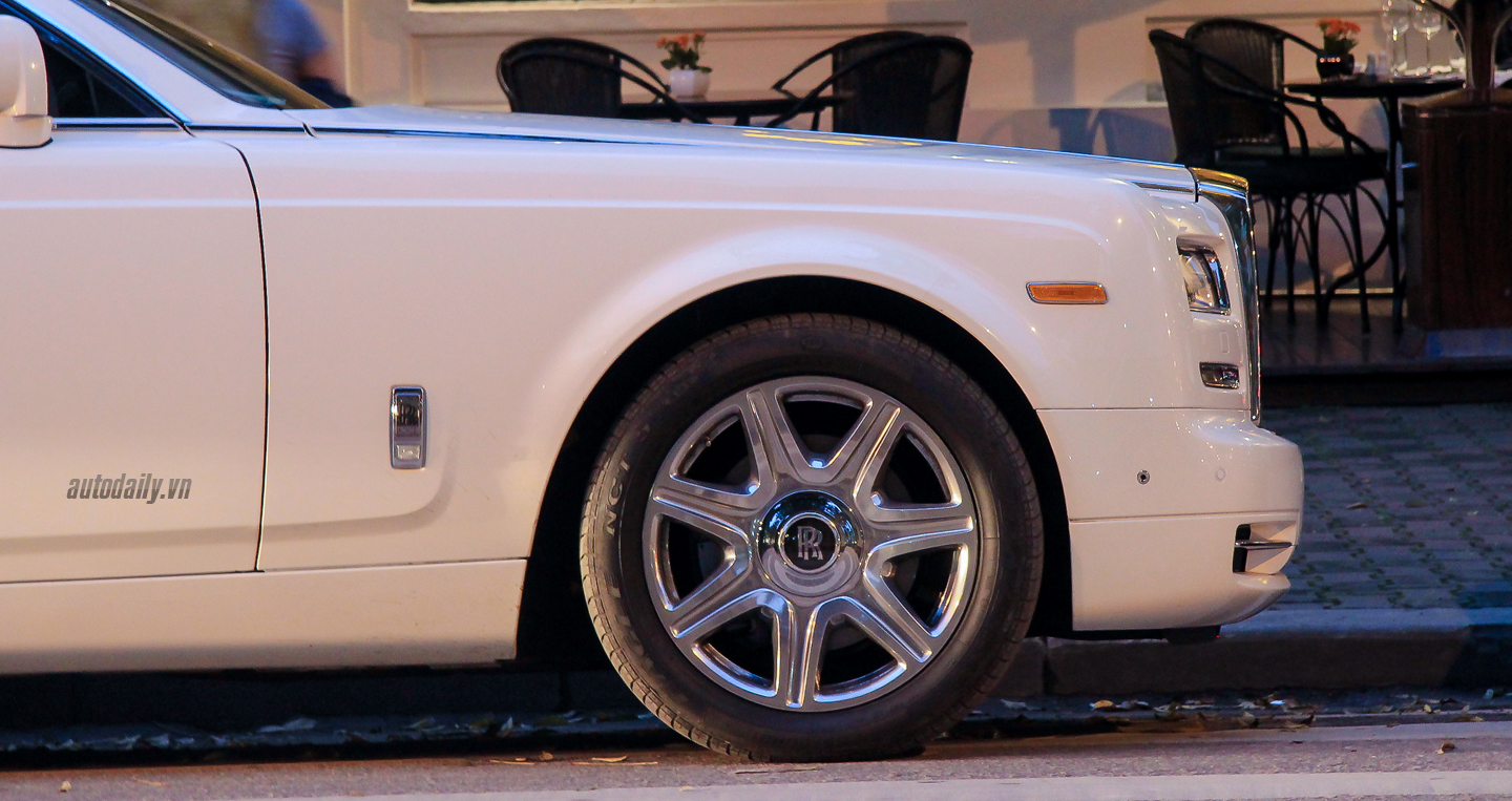Ảnh chi tiết Rolls-Royce Phantom Series II EWB trắng tại Việt Nam phantom series II (15).jpg